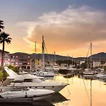 Duplex A Port Avec Balcons Et Parking - Fr-1-868-15 Apartment Grimaud