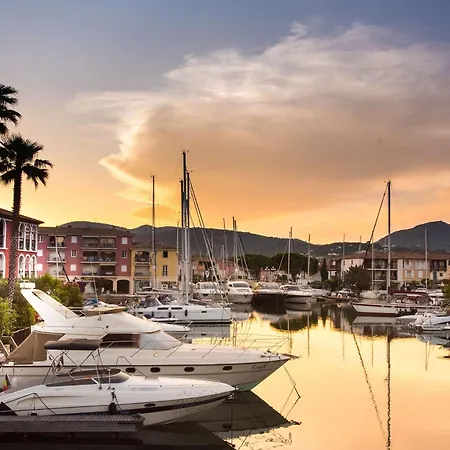 Duplex A Port Avec Balcons Et Parking - Fr-1-868-15 Διαμέρισμα Grimaud