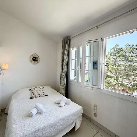 Duplex A Port Avec Balcons Et Parking - Fr-1-868-15 Διαμέρισμα Grimaud