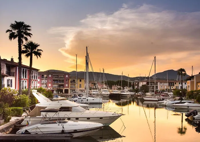 Duplex A Port Avec Balcons Et Parking - Fr-1-868-15 Apartman Grimaud